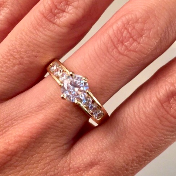 ❤️HP🎉Stunning Simulated Diamond Ring - Picture 7 of 7